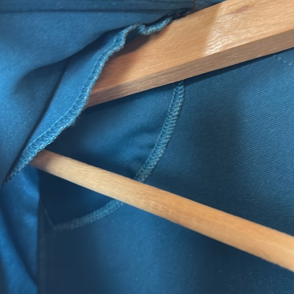 Vince Camuto | Elegant Teal Velvet Evening Dress with slit on the right size 4 - Picture 7 of 8